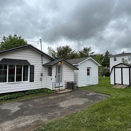 Cozy Chalet Near The Beach Shediac Exteriör bild